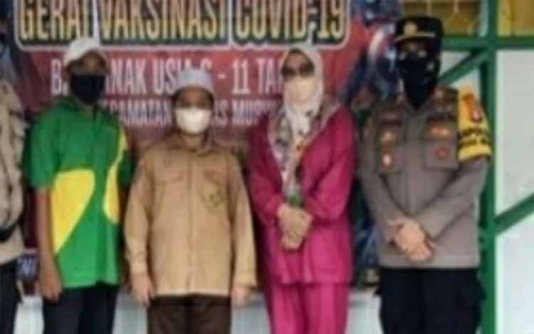 Kapolsek Kapuas Murung AKP Siti Rabiyatul Adawiyah (paling kanan)