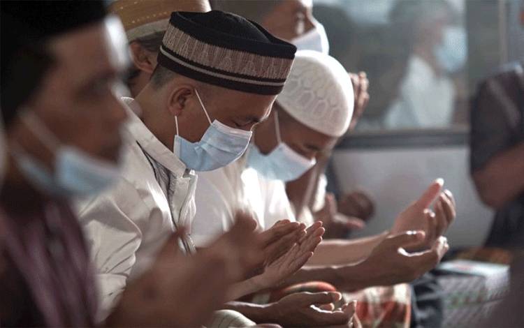 Para narapidana di lingkungan Kantor Wilayah Kementerian Hukum dan HAM Kalimantan Barat saat menunggu pemberian remisi khusus Lebaran Idul Fitri tahun 2022. (Foto ANTARA/HO-Humas)