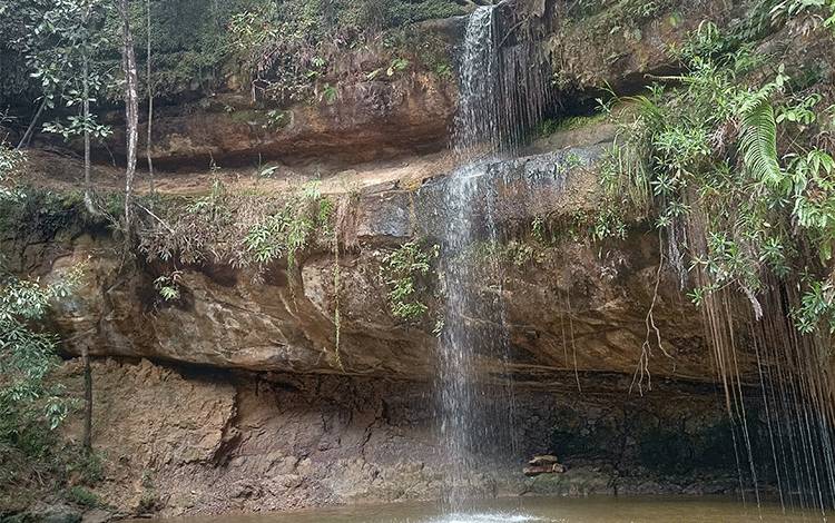 Salah satu objek wisata di Kabupaten Gunung Mas yakni Air Terjun Batu Mahasur
