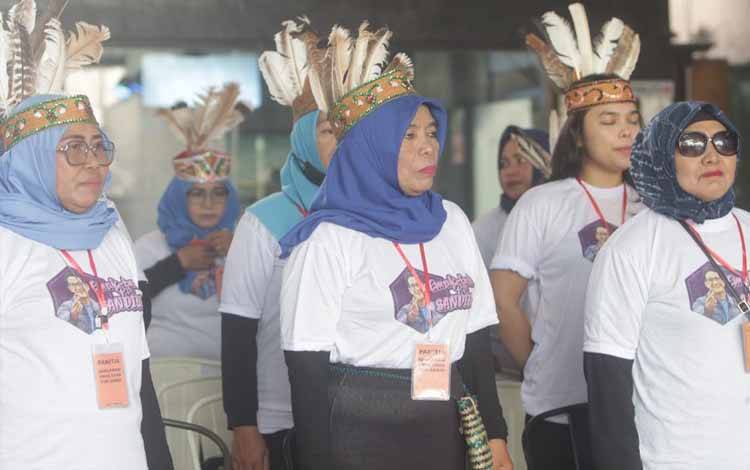Ratusan relawan yang tergabung dalam Emak-emak Pro Sandi Uno Provinsi Kalimantan Tengah mendeklarasikan dukungan untuk Menparekraf, Sandiaga Uno jadi presiden 2024.