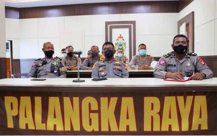 Personel Perwira Polresta Palangka Raya menjelang purna tugas mengikuti latihan keterampilan secara virtual