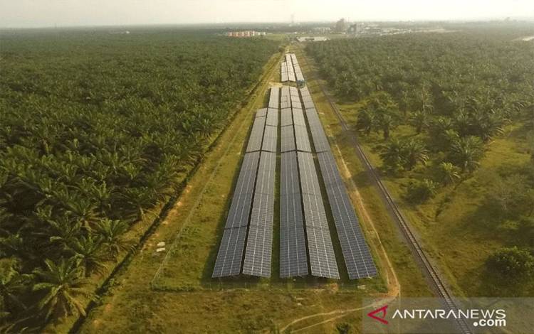 Panel-panel surya yang memasok energi bersih bagi KEK Sei Mangkei di Simalungun, Sumatera Utara. ANTARA/HO-Pertamina