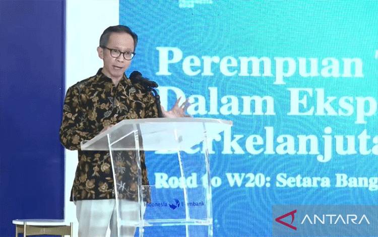 Tangkapan layar Wakil Menteri Luar Negeri Mahendra Siregar dalam webinar LPEI "Perempuan Tangguh dalam Ekspor Berkelanjutan" yang dipantau di Jakarta, Jumat (20/5/2022). ANTARA/Sanya Dinda.