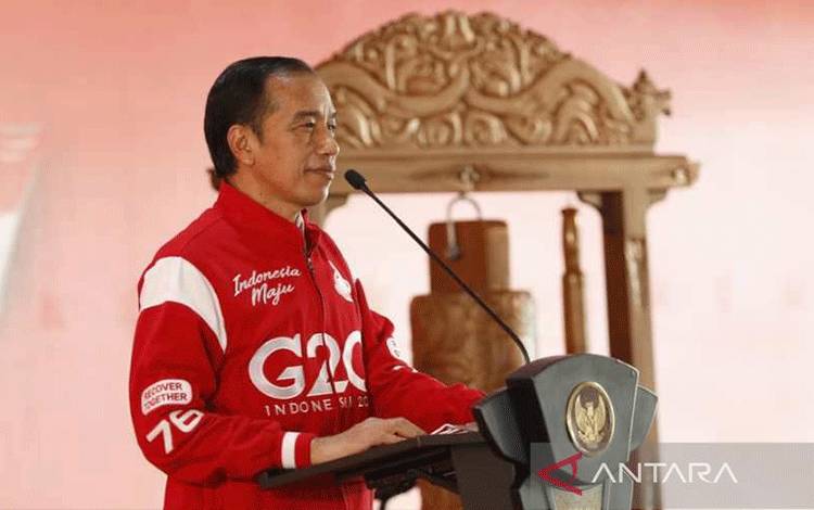 Presiden RI Joko Widodo menyampaikan pengarahan pada pembukaan Rakernas V Projo di Magelang, Sabtu (21/5/2022). ANTARA/Heru Suyitno