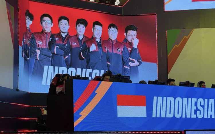 Tim nasional (timnas) esport nomor Cross Fire Indonesia bertanding pada babak penyisihan SEA Games ke-31 yang berlangsung di National Convention Center, Hanoi, Vietnam, Sabtu (21/5/2022)