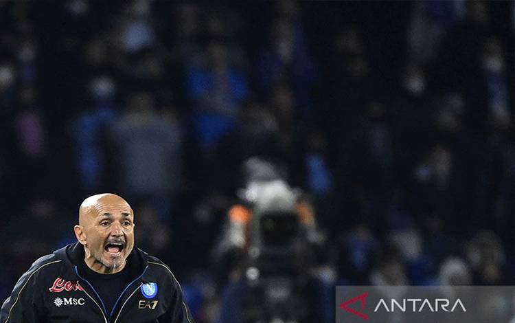 Pelatih Napoli Luciano Spalletti bereaksi saat timnya menghadapi Inter Milan pada laga Liga Serie A Italia di Stadio Diego Armando Maradona stadium, Naples, Italia (12/2/2022). ANTARA/AFP/Alberto PIZZOLI/aa.