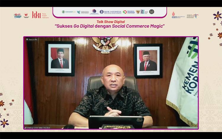Tangkapan layar - Menteri Koperasi dan UKM Teten Masduki dalam acara Talk Show Digital Karya Kreatif Indonesia (KKI) 2022, Jakarta, Sabtu (28/5/2022). ANTARA/M. Baqir Idrus Alatas