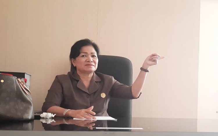 Wakil Ketua Komisi III DPRD Kabupaten Gunung Mas, Lily Rusnikasi