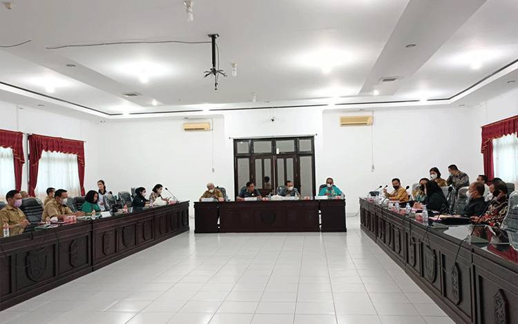 DPRD Kabupaten Gunung Mas menerima kunjungan kerja Bapemperda DPRD Kabupaten Pulang Pisau pada Selasa, 31 Mei 2022.
