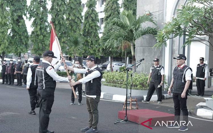 Seremoni pelepasan keberangkatan petugas haji 1443 H/2022 M di Asrama Haji Pondok Gede, Jakarta, Rabu (1/6/2022). (ANTARA/HO-Kemenag)