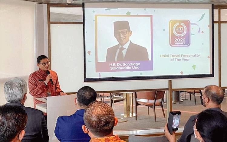 Menteri Pariwisata dan Ekonomi Kreatif Sandiaga Uno saat memberikan sambutan dalam "Halal in Travel Global Summit 2022, Singapura, Rabu (1/6/2022). ANTARA/HO-Kemenparekraf