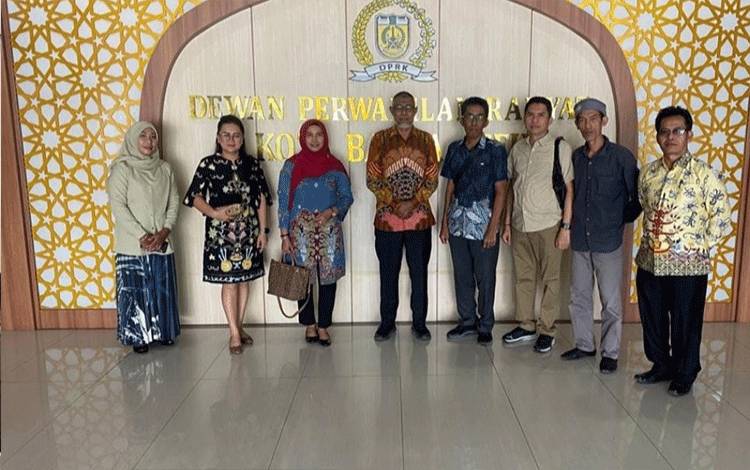 Rombongan Anggota Komisi A DPRD Palangka Raya saat berkunjung ke DPRD Kota Bandung untuk mempelajari Smart City.