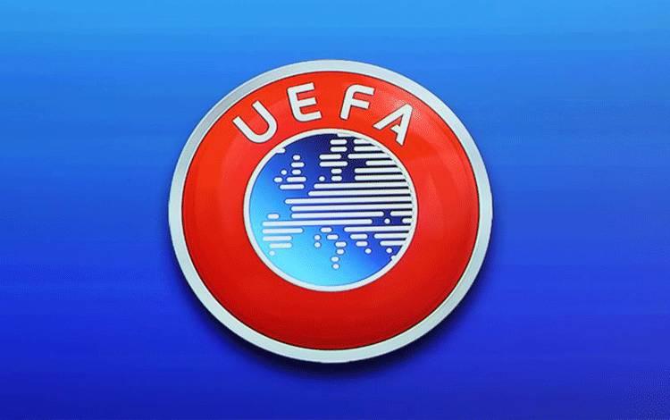 Logo UEFA sebagai ilustrasi menjelang konferensi pers Komite Eksekutif UEFA di Nyon, Swiss, 7 April 2022. (REUTERS/DENIS BALIBOUSE)