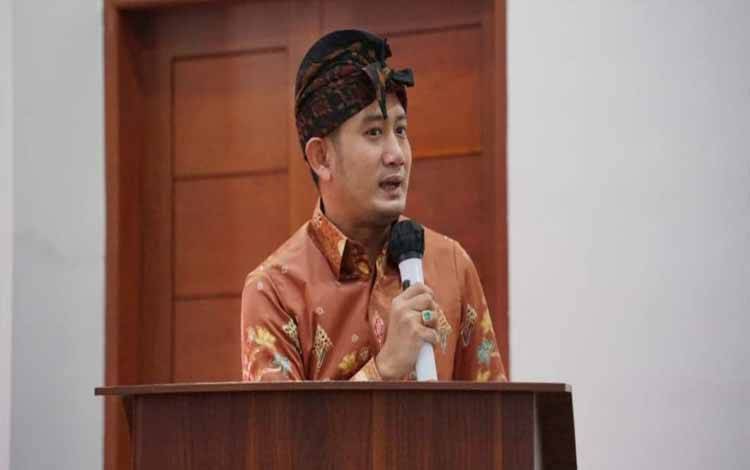 Wali Kota Palangka Raya, Fairid Naparin memberikan sambutan dalam kaji banding kelembagaan adat ke Majelis Desa Adat Bali, Sabtu 4 Juni 2022