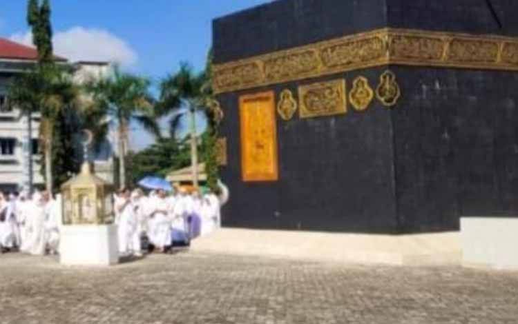 Pelaksanaan manasik calon jemaah haji Kabupaten Kapuas di Asrama Haji Banjarmasin.