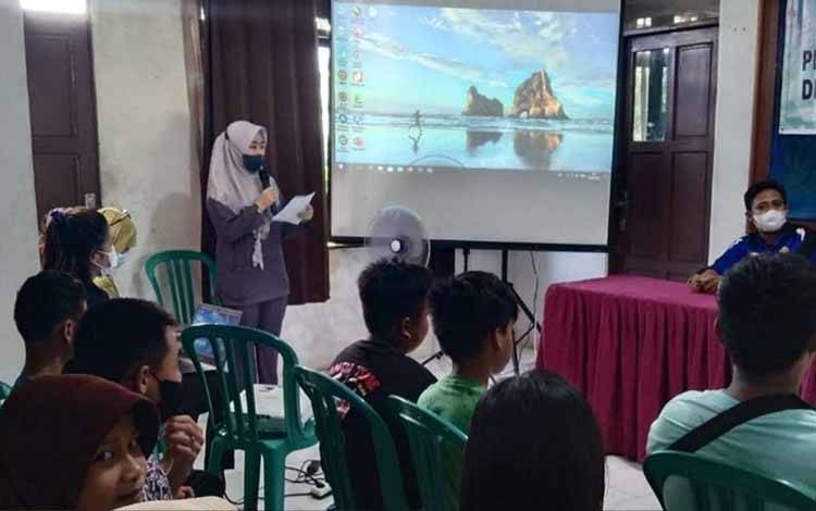 Kegiatan sosialisasi pembentukan Posyandu Remaja di Kelurahan Selat Utara, Kecamatan Selat.