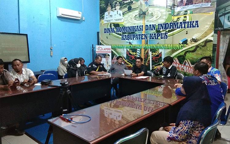 Jajaran Dinas Kominfo saat menerima kunker dari DPRD Hulu Sungai Tengah.