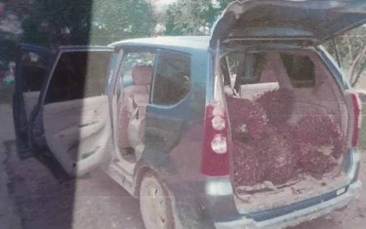 Mobil Avanza yang digunakan Ata Riyadi tersangka kasus pencurian sawit