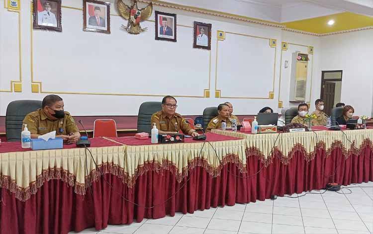 Rapat paripurna penyampaian penjelasan kepala daerah atas pengajuan raperda tentang penambahan penyertaan modal Pemkab Barito Timur kepada Bank Kalteng
