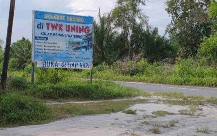 Fotp Istimewa: Lokasi pintu masuk ke Kolam Renang TWK Uning, Desa Sungai Kapitan.