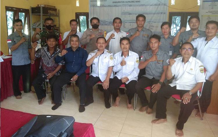 Panitia Pemilihan Desa Tumbang Lapan Kecamatan Rungan Hulu Kabupaten Gunung Mas mengadakan rapat penetapan DPS pada Pilkades Tumbang Lapan di Ruang Sekretariat Panitia Pemilihan Desa Tumbang Lapan pada Rabu 22 Juni 2022.