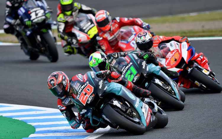 Pebalap Yamaha Fabio Quartararo memimpin balapan MotoGP 2019 seri Grand Prix Jepang di Sirkuit Motegi, Tochigi, Jepang, pada 20 Oktober 2019. (ANTARA/AFP/Toshifumi Kitamura)