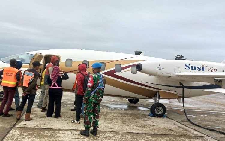 Pilot pesawat Susi Air yang mengalami patah kaki kiri, Sabtu dievakuasi dari Timika ke Solo untuk dirawat di RS Dr Suharso