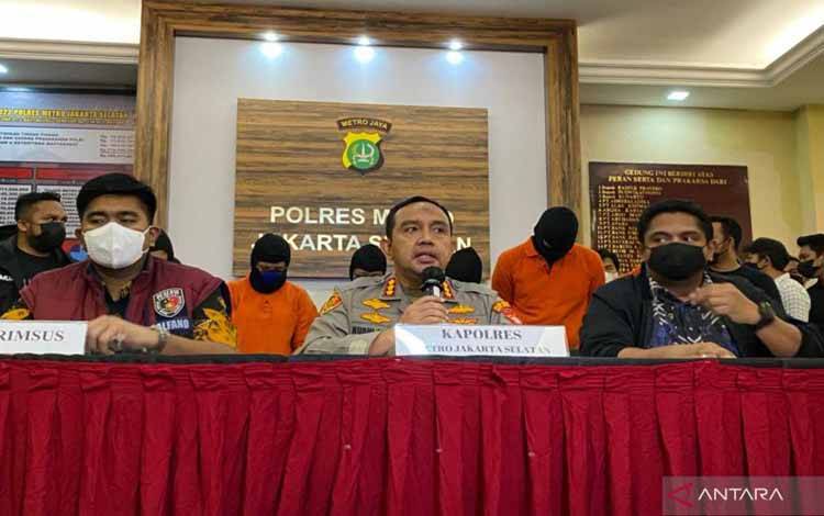 Polres Metro Jakarta Selatan melakukan rilis pers terkait kasus dugaan pelecehan agama oleh Holywings di Jakarta, Jumat. (25/6/2022)