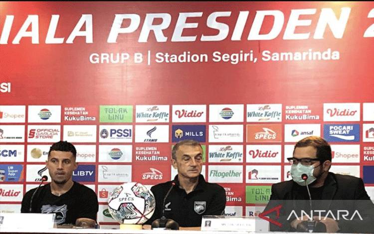 Pelatih Borneo FC, Milomir Seslija pada konferensi press pertandingan Piala Presiden 2022 di Stadion Segiri Samarinda (Arumanto)