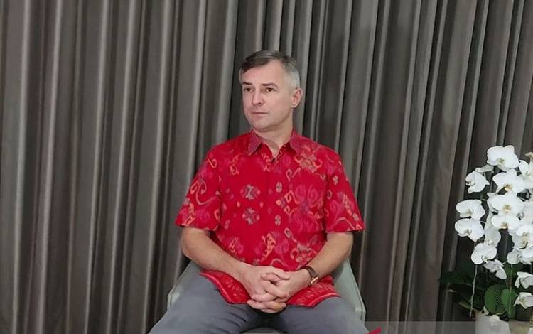 Duta Besar Ukraina untuk Indonesia Vasyl Hamianin saat diwawancarai ANTARA di Jakarta, Sabtu (26/6/2022). (ANTARA/Katriana)