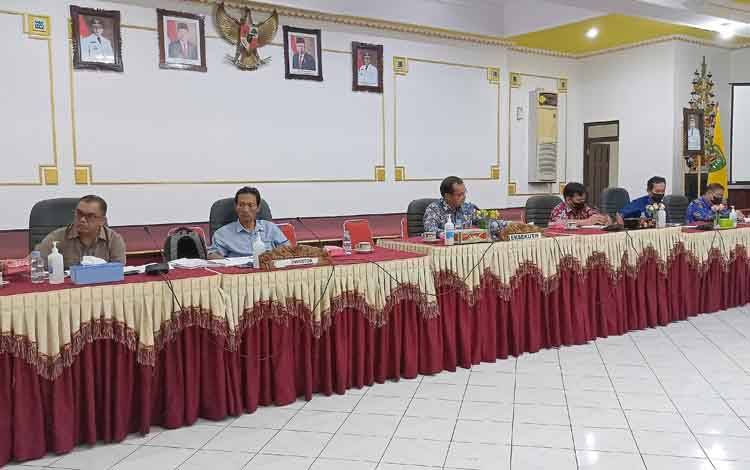 Kegiatan rapat dengar pendapat umum atau RDPU terkait sengketa lahan HGU antara PT KSL dengan masyarakat Desa Bentot, Tangkan dan Matarah