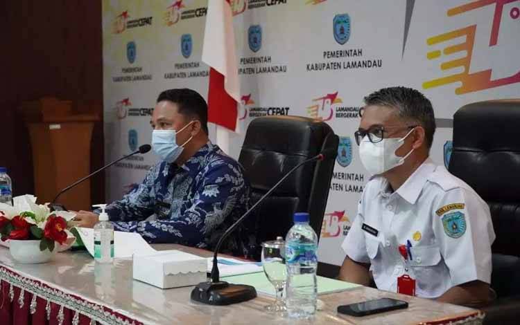 Bupati Lamandau Hendra Lesmana memimpin rapat koordinasi persiapan menghadapi event Adipura 2022