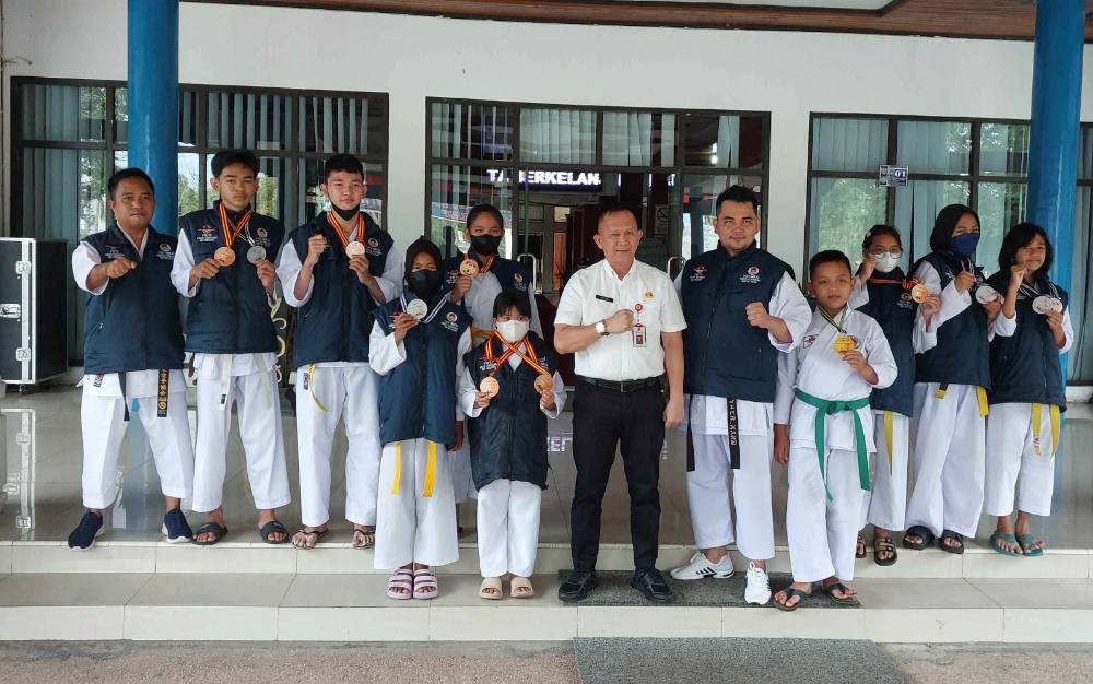 Korda FKTI Yay INKAI Kalteng, Septedy bersama atlet karateka berhasil raih prestasi di Kejurnas, pada Rabu 6 Juli 2022.