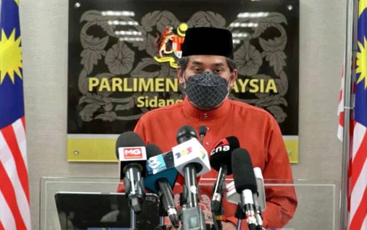 Tangkapan layar Menteri Kesehatan Malaysia Khairy Jamaluddin saat memberikan keterangan pers terkait situasi kasus COVID-19 di Malaysia secara daring diakses dari Kuala Lumpur, Jumat (8/7/2022). (ANTARA/Virna P Setyorini)