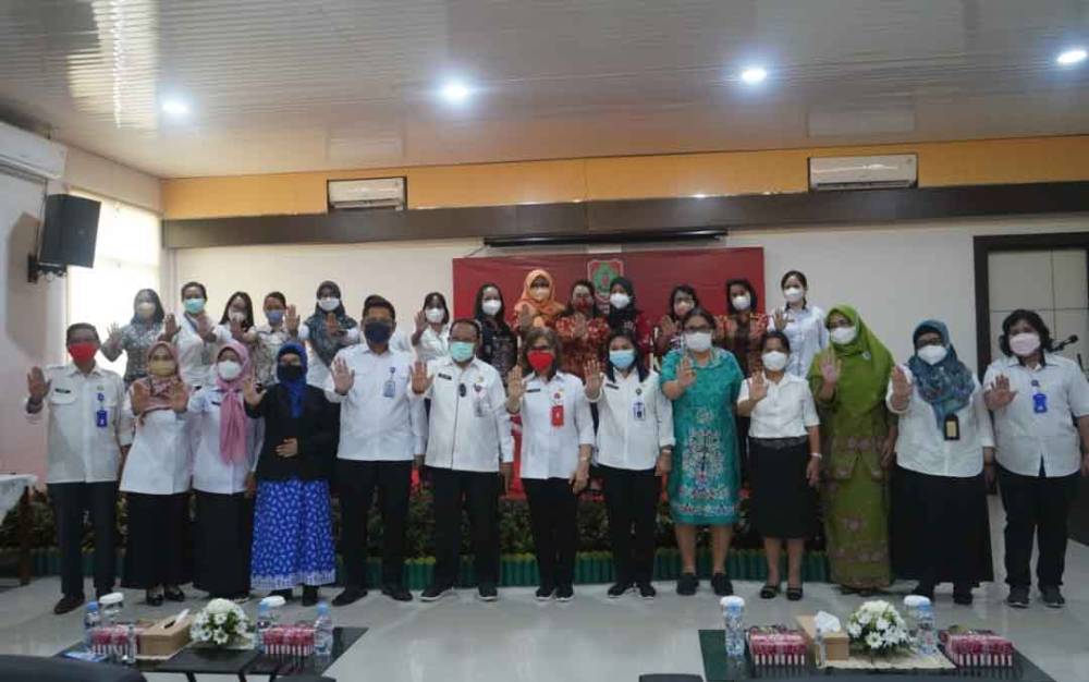Foto bersama peserta Sosialisasi 1000 Hari Pertama Kehidupan di Aula Bawi Bahalap, Rabu 13 Juli 2022. (FOTO: DEDE MMC)