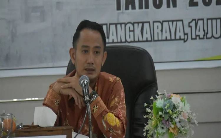 Wali Kota Palangka Raya Fairid Naparin memimpin rapat evaluasi pembangunan Triwulan II. (Foto: Humas Pemko)