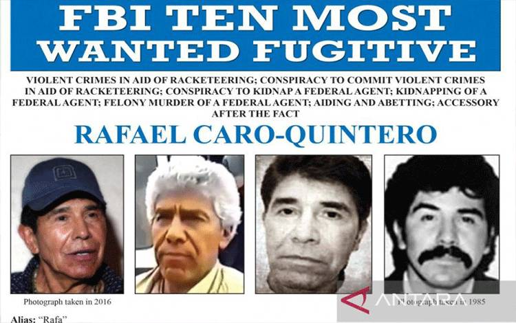 Poster 10 buronan FBI paling dicari menunjukkan foto-foto gembong narkoba Meksiko Rafael Caro Quintero. FBI/Selebaran via REUTERS/as