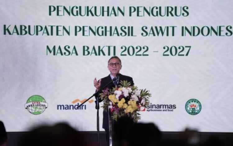 Menteri Perdagangan Zulkifli Hasan dalam acara Musyawarah Nasional Pertama 2022 Asosiasi Kabupaten Penghasil Sawit Indonesia (AKPSI) yang digelar di Jakarta, pada Sabtu. (ANTARA/ HO Biro Humas Kementerian Perdagangan)