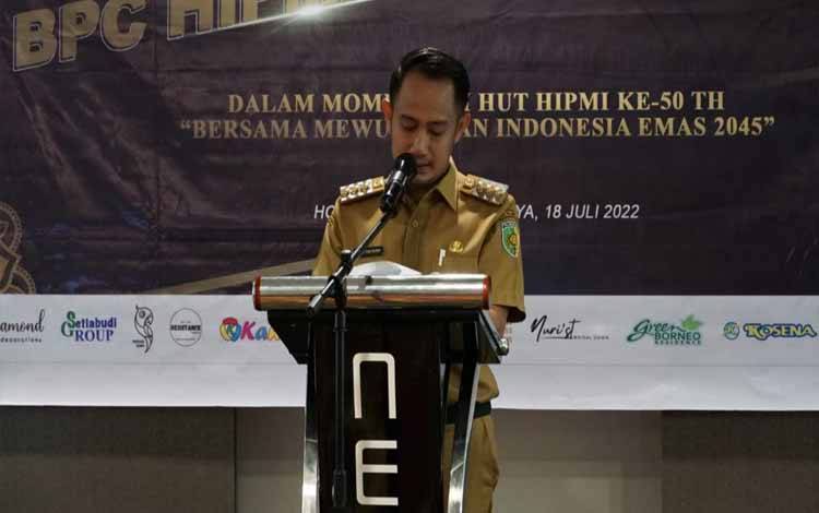 Wali Kota Palangka Raya Fairid Naparin membuka Diklatcab HIPMI di Hotel Neo Palma, Senin 18 Juli 2022. (Foto: HENDRI) 
