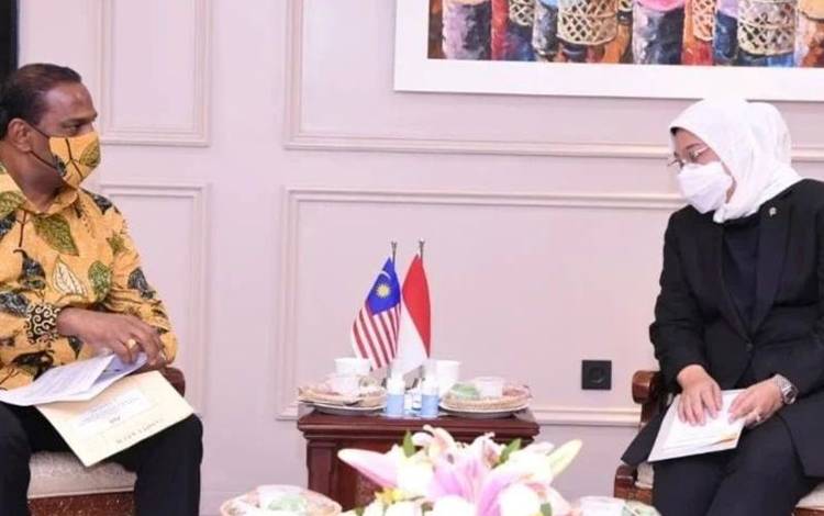 Menteri SDM Malaysia, M Saravanan saat bertemu dengan Menaker Ida Fauziah. ANTARA Foto/Ho-Kemen SDM (1)