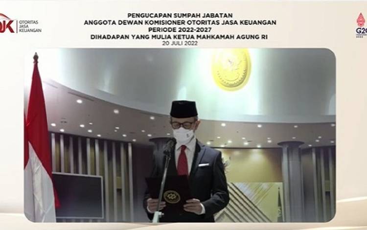 Ketua Mahkamah Agung, H M Syarifuddin mengambil sumpah jabatan dan melantik Ketua dan Anggota Dewan Komisioner OJK Periode 2022-2027. (FOTO: TESTI PRISCILLA)