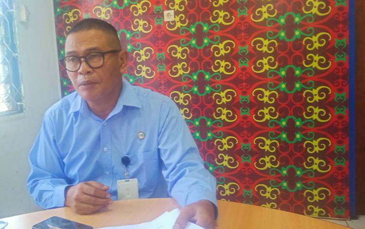Direktur PDAM Kota Palangka Raya, Budi Harjono menjelaskan terkait program sambungan pipa air secara gratis, Senin, 25 Juli 2022. (FOTO: PARLIN TAMBUNAN).