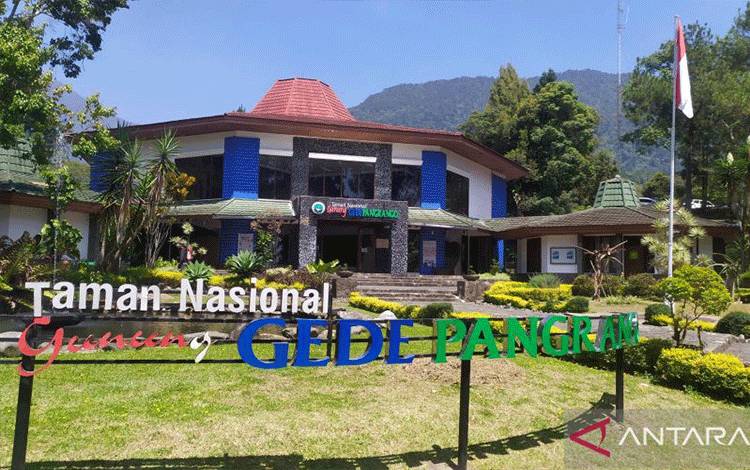 Ilustrasi - Kantor Taman Nasional Gunung Gede Pangrango di Komplek Kebun Raya Cibodas, Cipanas, Cianjur, Jawa Barat. (ANTARA/Ahmad Fikri).