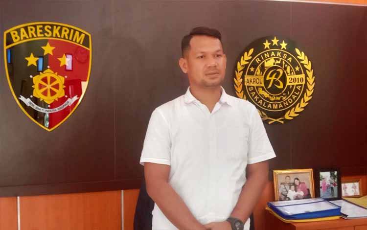 Kasatreskrim Polresta Palangka Raya, Kompol Ronny M Nababan, Kamis 28 Juli 2022. (FOTO : PARLIN TAMBUNAN)