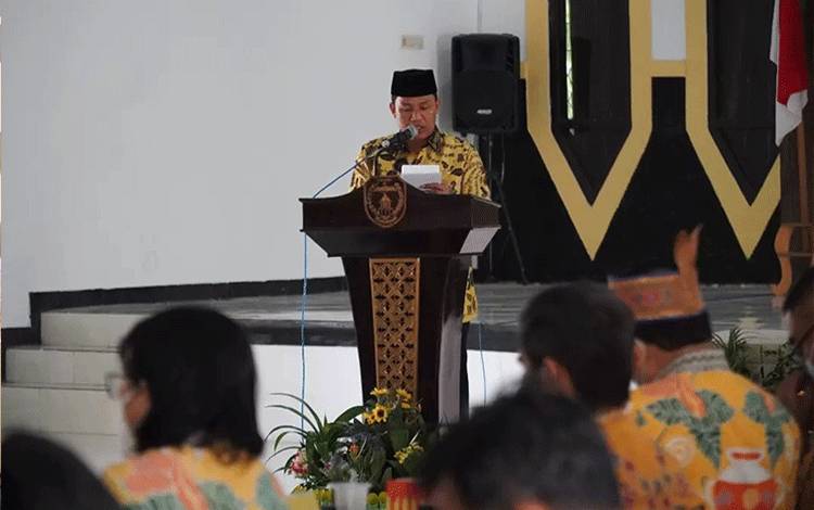 Bupati Hendra Lesmana membuka rapat koordinasi pengendalian Pelaksanaan Rencana Pembangunan Kabupaten Lamandau triwulan II TA 2022. (FOTO : HENDI NURFALAH)