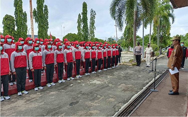 Sekda Seruyan Djainuddin Noor membuka kegiatan Pemusatan Pendidikan dan Pelatihan Calon Anggota Paskibraka tingkat Kabupaten Seruyan, Senin, 1 Agustus 2022. (Foto: FAHRUL)