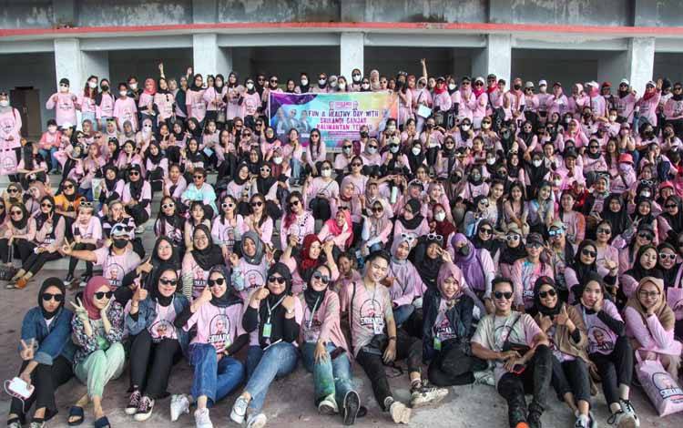 Para Srikandi Ganjar Kalimantan Tengah mengikuti acara bertajuk Fun and Healthy Day di Kota Palangka Raya, Kamis 4 Agustus 2022