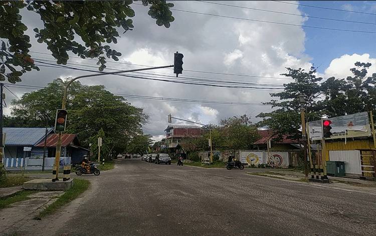 Foto kondisi lampu lalu lintas di Sampit yang mati, Jumat, 5 Agustus 2022. (FOTO: M ANDHIKA)