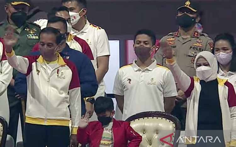 Presiden Joko Widodo saat menghadiri Penutupan ASEAN Para Games XI Tahun 2022 di Stadion Manahan, Surakarta, Jawa Tengah, Sabtu (6/8/2022) malam. ANTARA/Rangga Pandu Asmara Jingga/am.