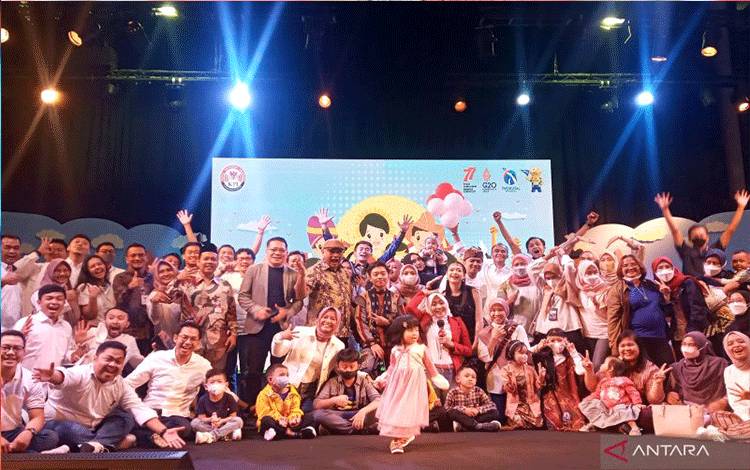 Acara puncak Anugerah Penyiaran Ramah Anak (APRA) 2022" yang bertema "Bangga Budaya Cinta Indonesia" di Auditorium LPP RRI, Jakarta, Sabtu (13/8/2022). ANTARA/Tri Meilani Ameliya.